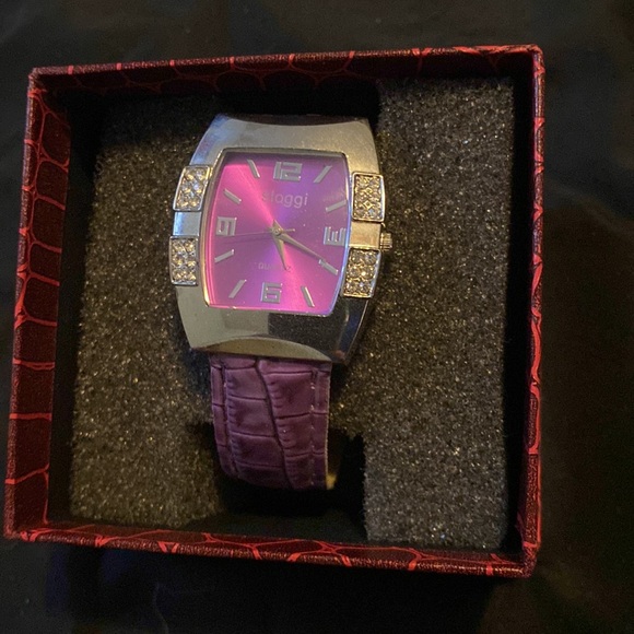 New watch in box with purple band - Picture 3 of 3